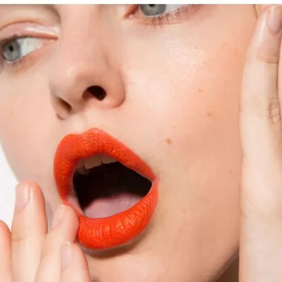 💙🧚‍♀️A-GO-GO Kat Von D DISCONTINUED Studded Kiss Lipstick NWT - Picture 5 of 6